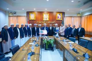 The Chularatchamontri welcomed the Commander of the 4th Army Region and his delegation, and discussed ways to disseminate religious knowledge to promote peace in the southern border provinces.