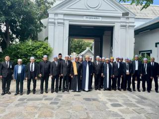 The Chularajmontri (Chief Islamic Religious Leader)/Central Islamic Committee of Thailand paid their respects to Her Royal Highness Princess Bajrakitiyabha.
